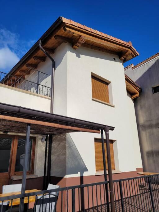 Casa Julio, Bonita Casa Comoda Y Espaciosa, Totalmente Reformada Con Terraza Y Jardin Privado Riezu 外观 照片